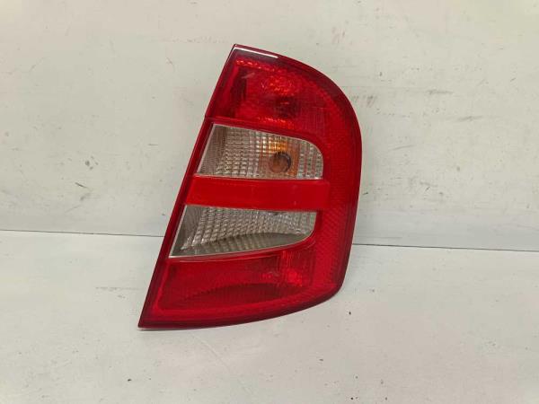 FEU ARRIERE DROIT SKODA FABIA -2005 HATCHBACK - Vue 1